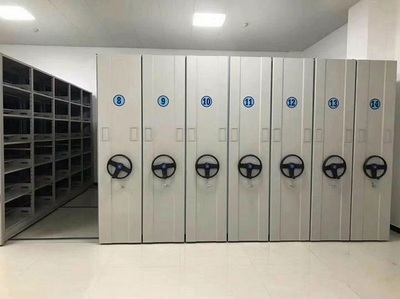 密集架的層板是可以上下自由調(diào)整的(包含安全防護問題)